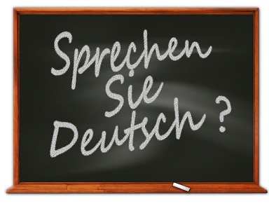 tablica, a na na niej napisane kredą " Sprechen sie Deutsch?" 